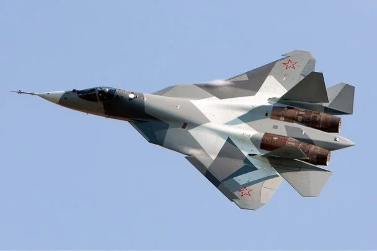 Фотографії з місця аварії Су-57 в Одинцовському районі Московської області з вогнем і стовпом чорного диму