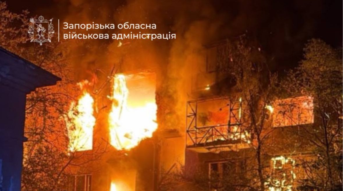 Наслідки російської атаки безпілотниками на Запоріжжя ввечері 12 липня 2026 року: пошкоджені багатоповерхівки