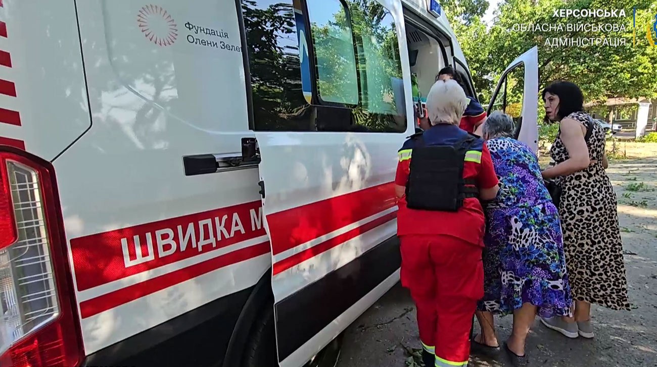 Рятувальники ліквідовують наслідки російського ракетного удару на Одещині