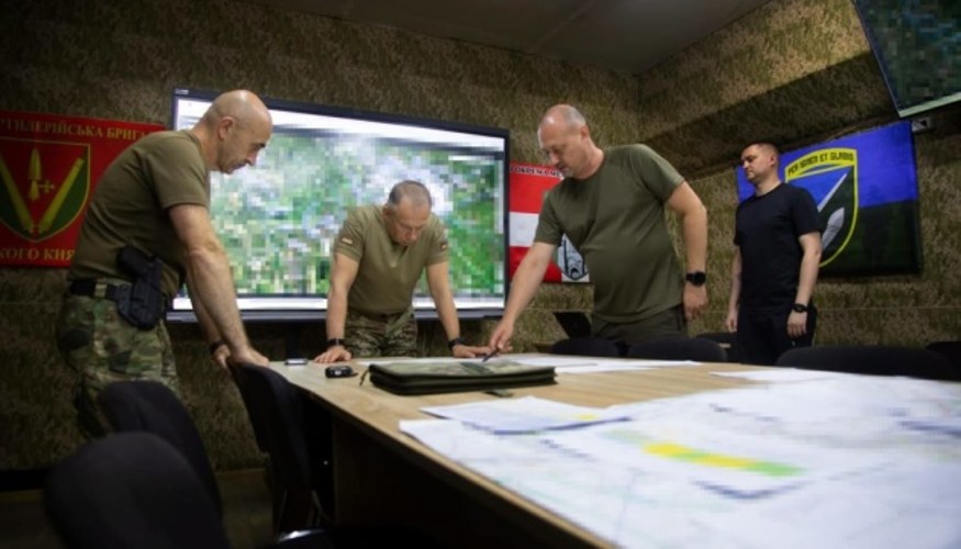 Олександр Сирський під час робочої поїздки на Костянтинівський напрямок та військові Сил оборони у Костянтинівці