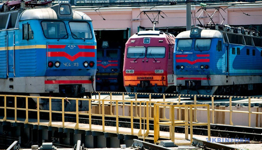 Атаки Росії на Київ та область змусили Укрзалізницю відкрити платні зали