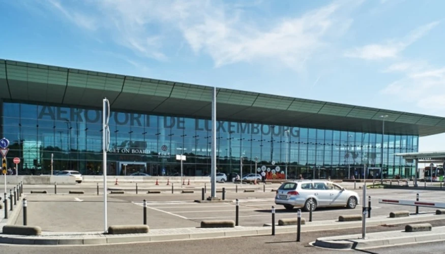 Luxair та інші перевізники повертаються до роботи після інциденту з дронами в аеропорту Люксембурга