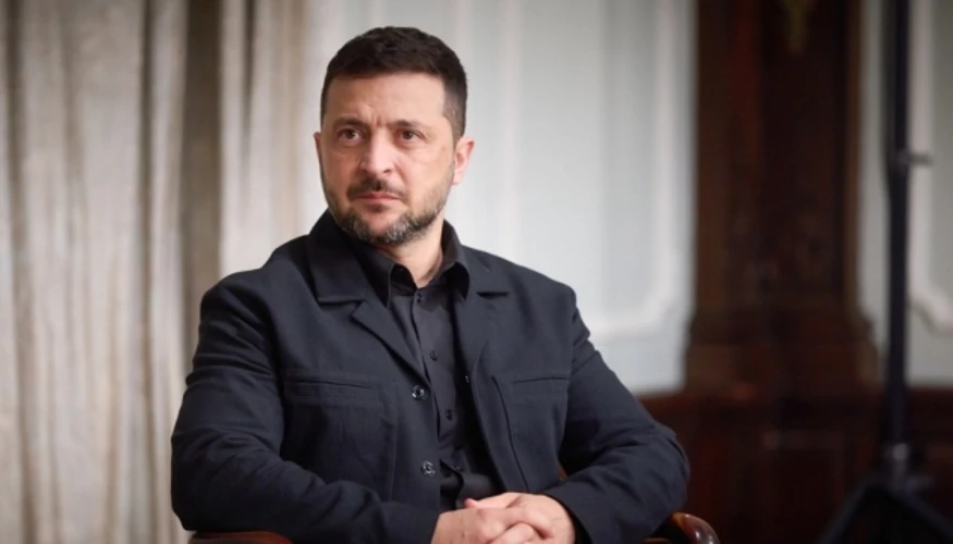 Колаж зі скриншотами інтерв'ю Володимира Зеленського в подкасті The Diary of a CEO
