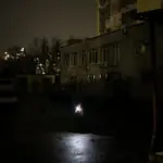 Відключення світла в Україні (ілюстративне фото Associated Press)