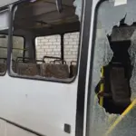 Пасажирське маршрутне таксі в Херсоні, яке зазнало атаки безпілотника